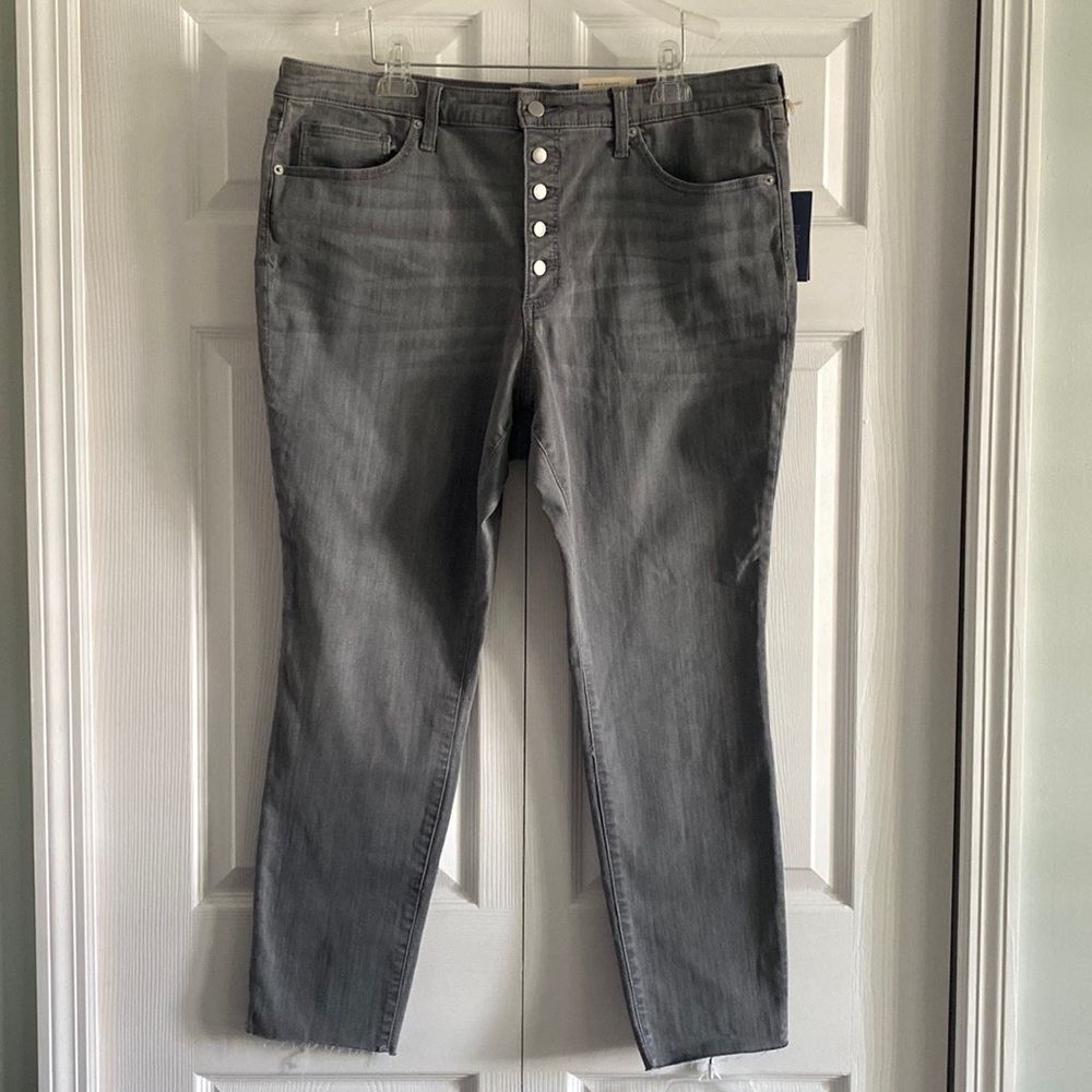 NWT Universal Thread High Rise Skinny Button Fly Jeans - Size 18/34R